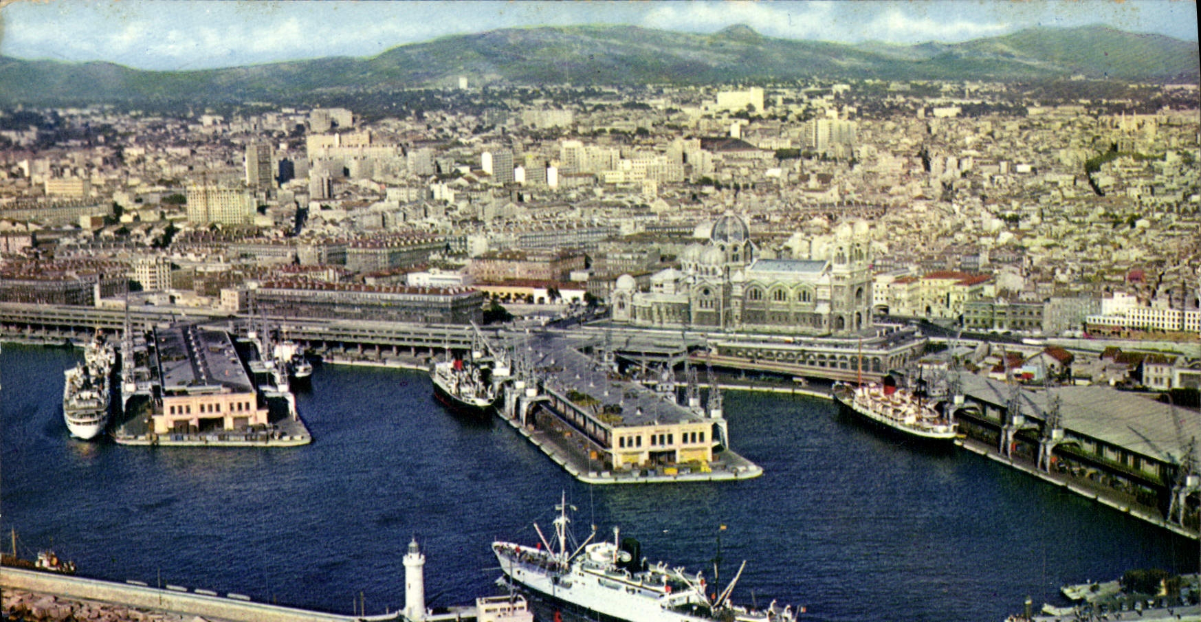 CPA Marseille Vue Generale de L'Entree du Bassin de la Joliette et la Cathedrale