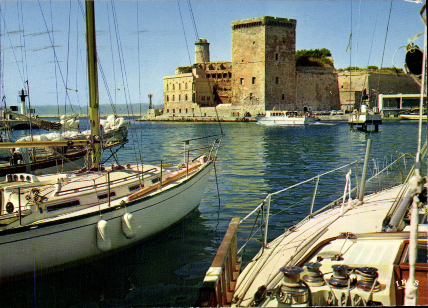 CPM Marseille L'entree du Vieux Port et le Fort St Jean