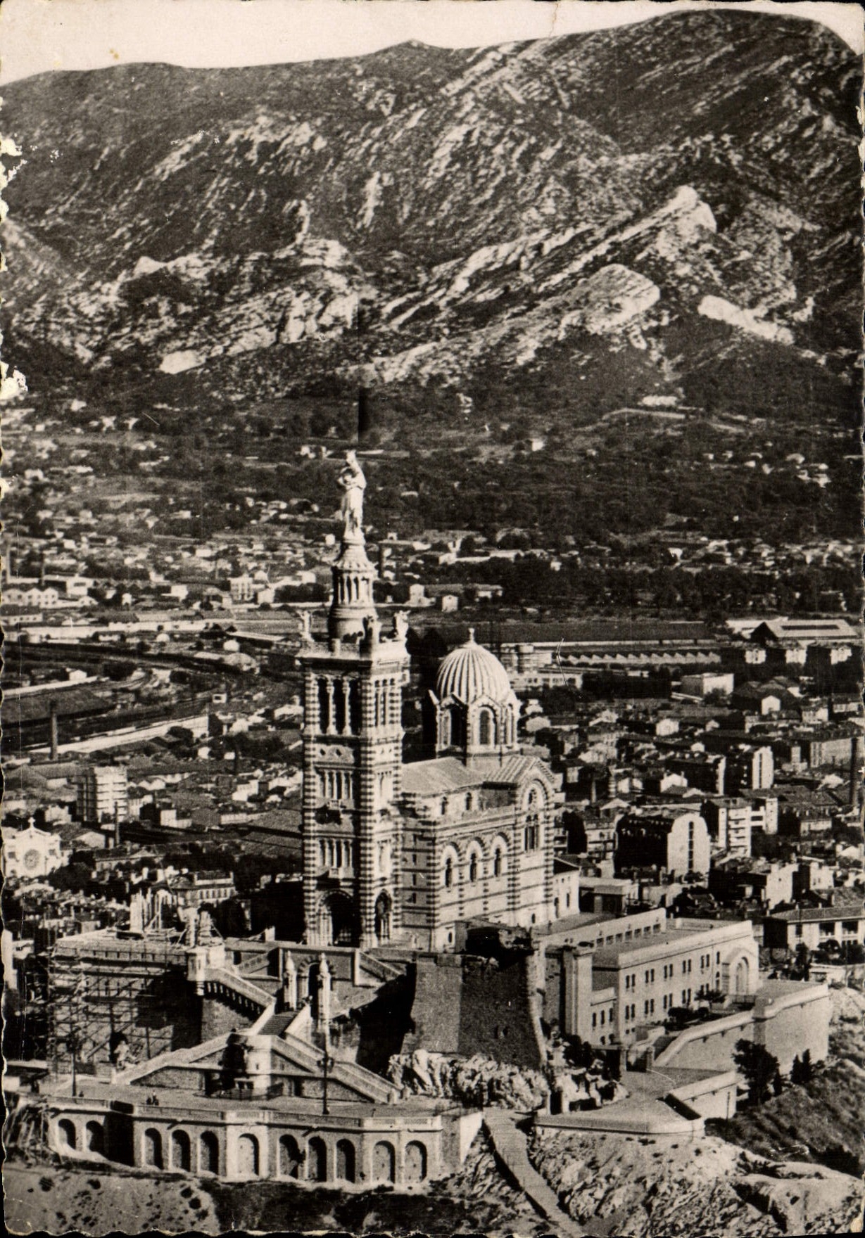 CPA Marseille Vue Generale Basilique de Norte Dame de la Garde