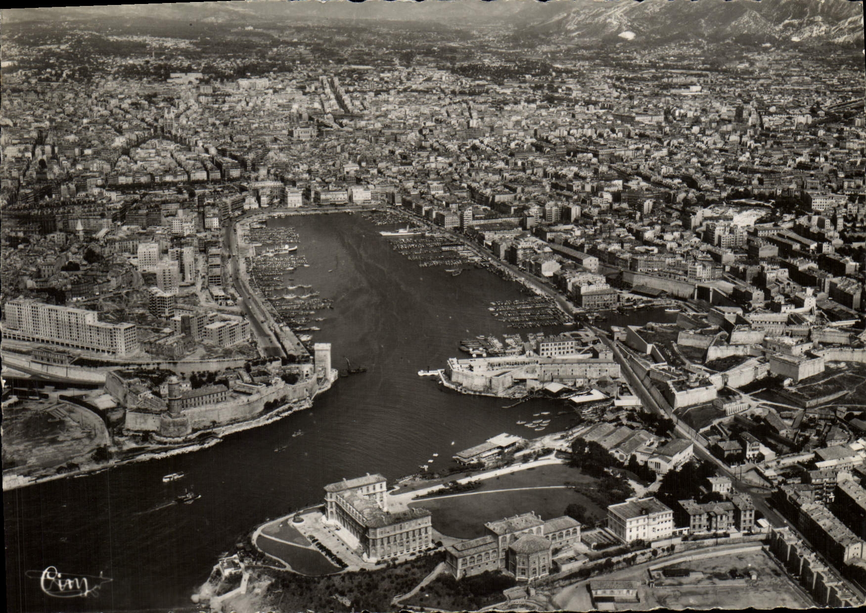 CPM Marseille Vue Generale Vieux port