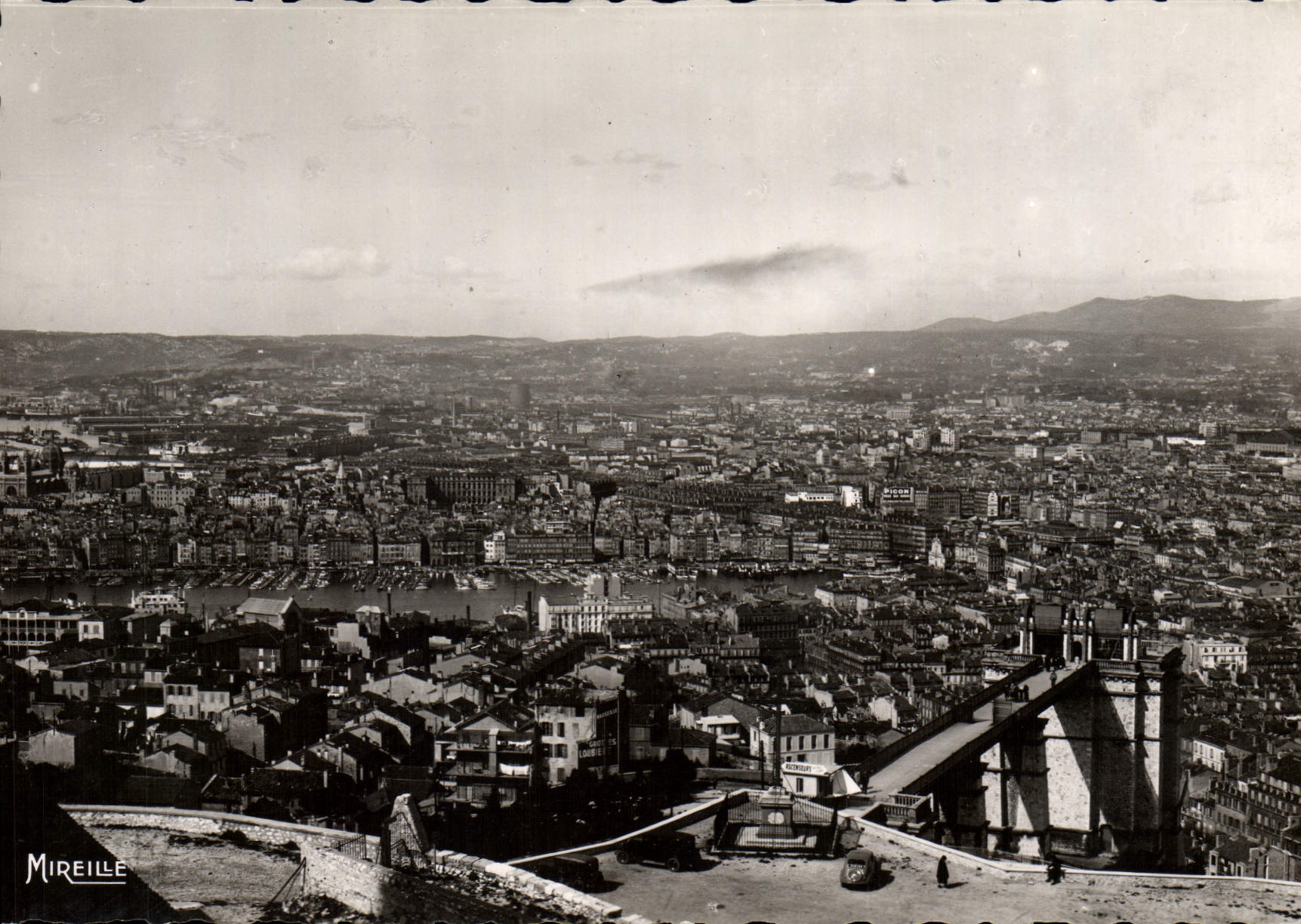 CPM Marseille Vue Generale de Notre Dame de la GArde