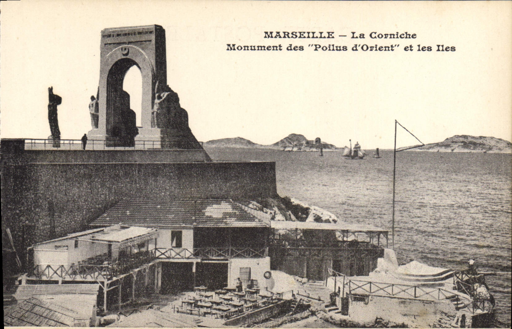 CPA Marseille La Corniche Monument des Poilus d'Orient et les ILes 