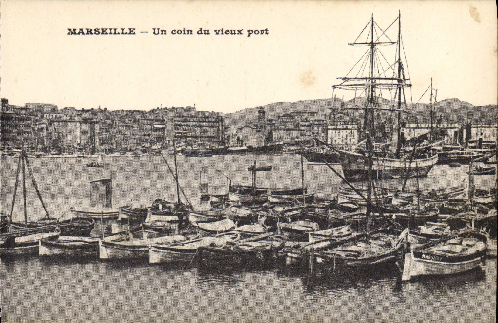 CPA Marseille Un Coin du Vieux Port Bateaux