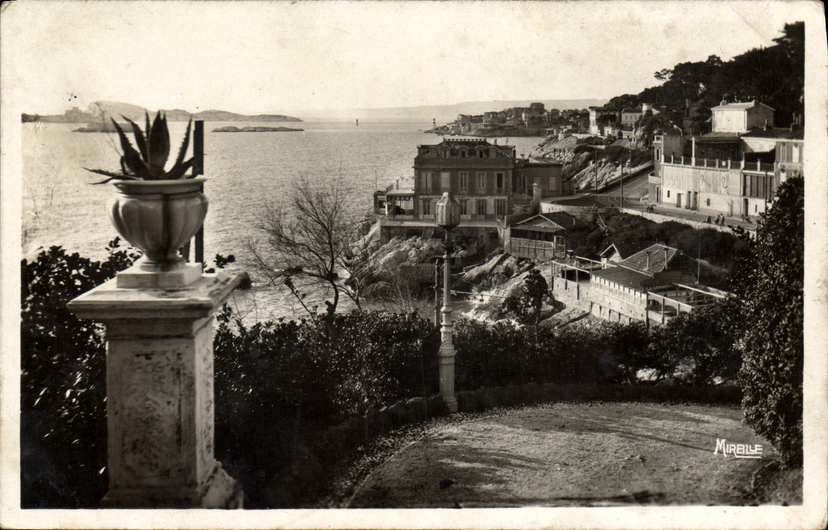 CPA Marseille la corniche et les iles vues de la reserve 
