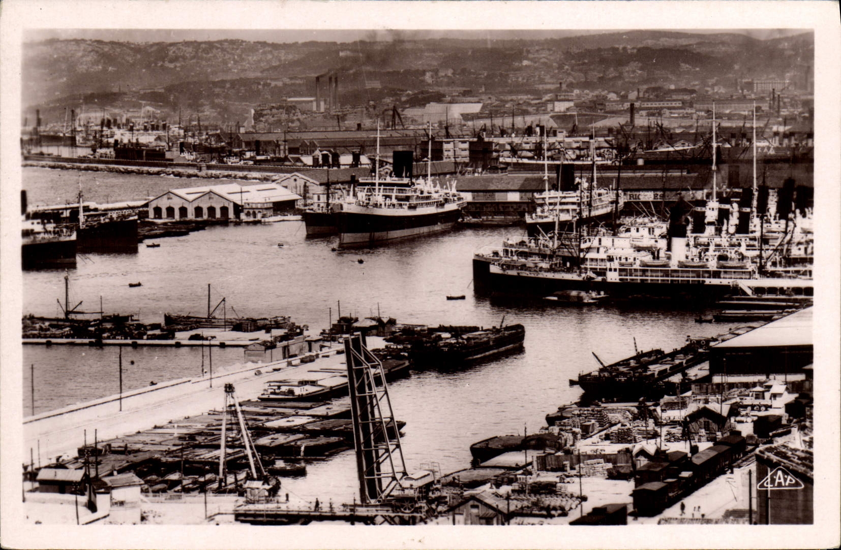 CPA Marseille Bassin de la Joliette Bateaux 