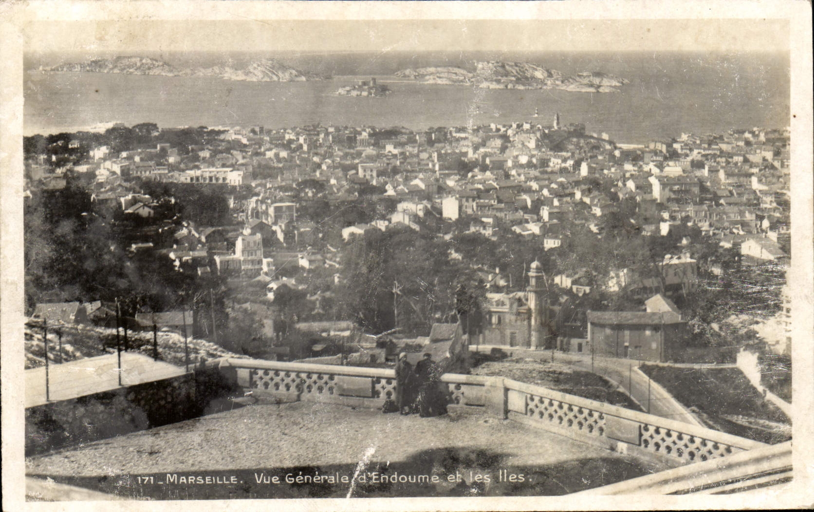 CPA Marseille Vue Generale d'Endoume et les lles 
