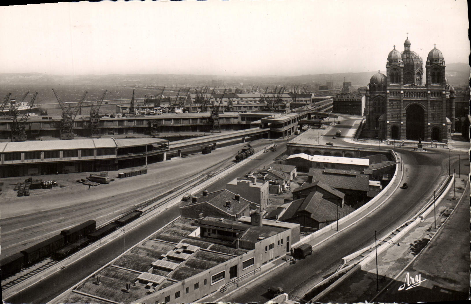 CPM Marseille La Cathedrale et bassins de la Joliette