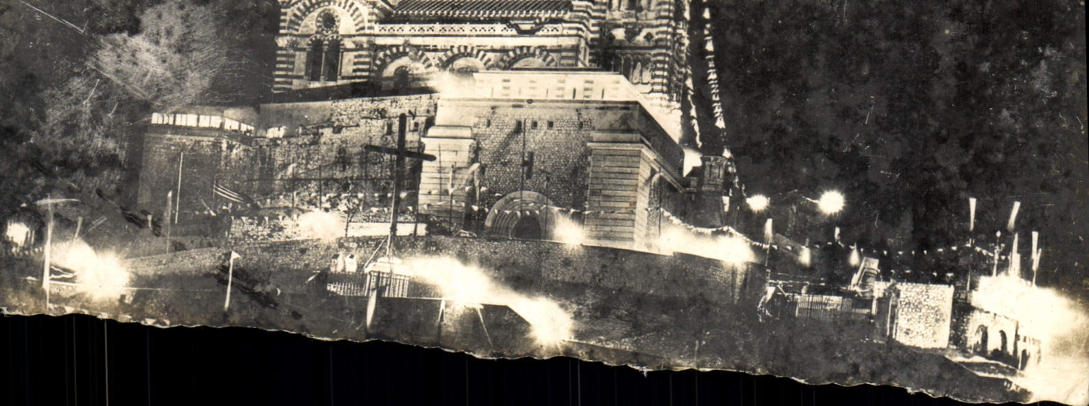 CPA Marseille Basilique Notre Dame de la Garde la nuit