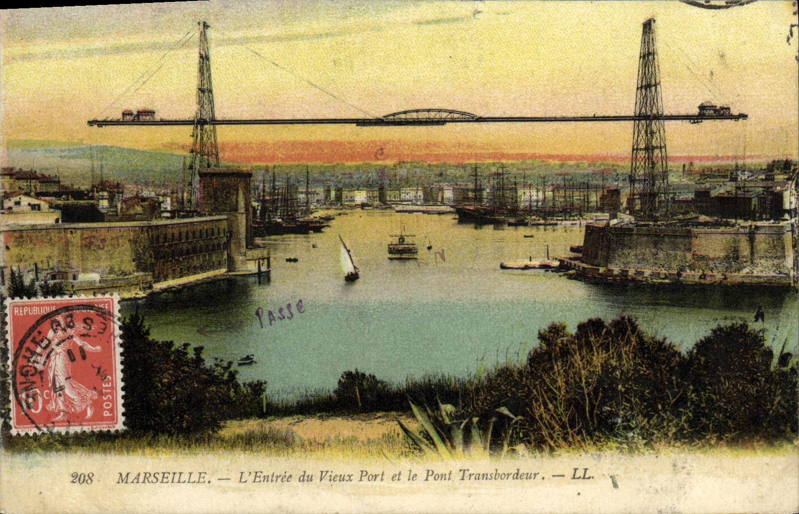 La POSTAL Marsella de la VENDIMIA la entrada del puerto viejo y el transportador vira hacia el lado de babor
