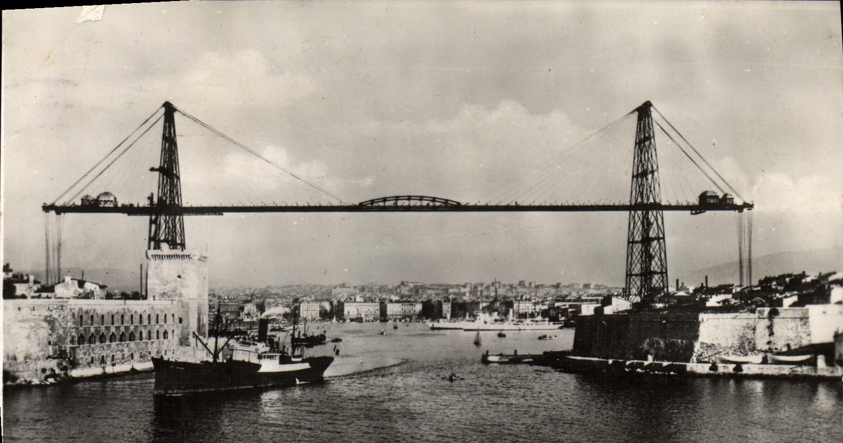 CPA Marseille entree du vieux port et le Pont Transbordeur 