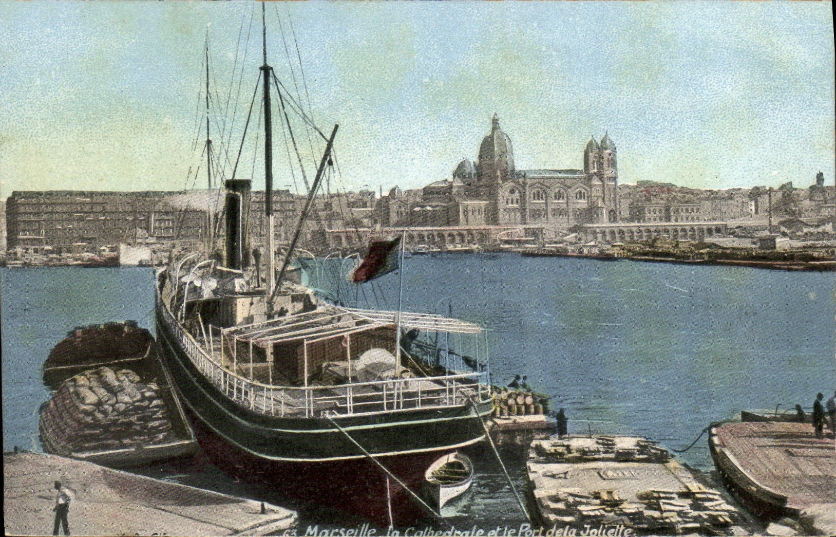 CPA Marseille La cathedrale et le port de la Joliette Bateau