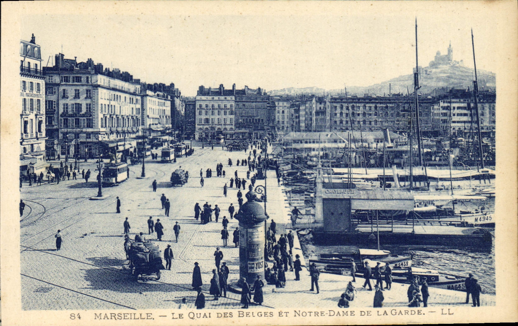 CPA Marseille Le Quai des Belges et Notre Dame de la Garde Bateaux