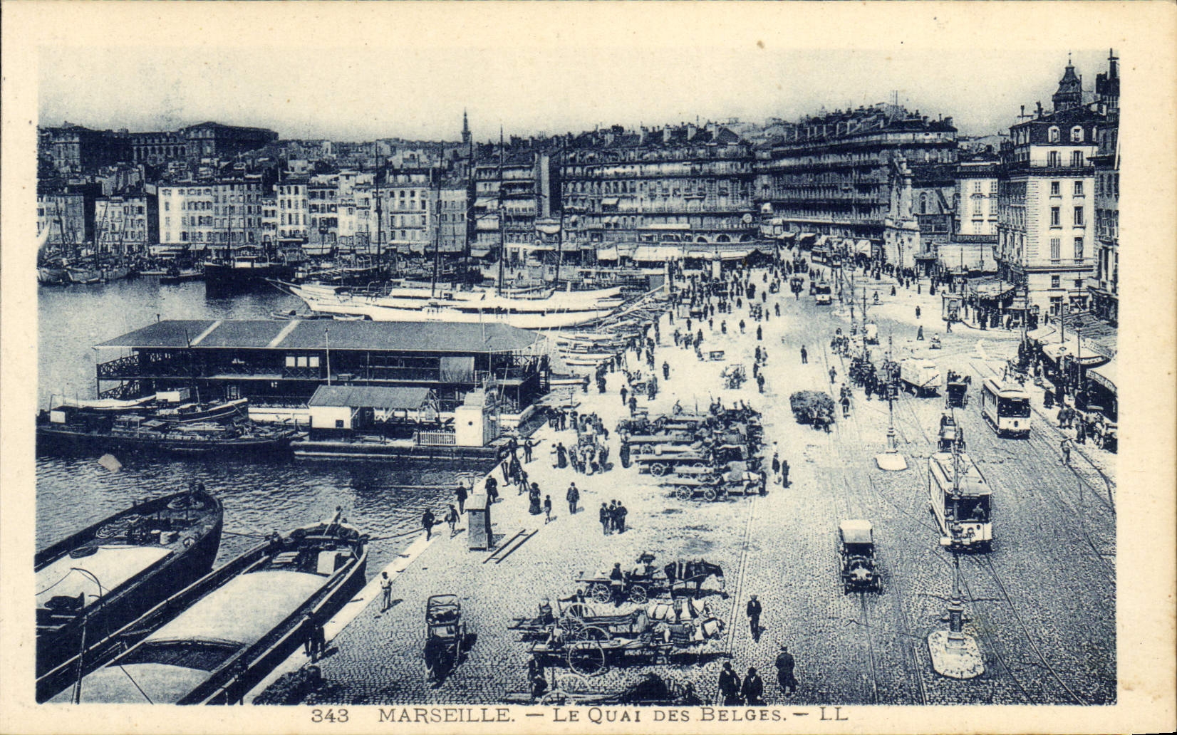 CPA Marseille Le Quai des Belges Bateaux