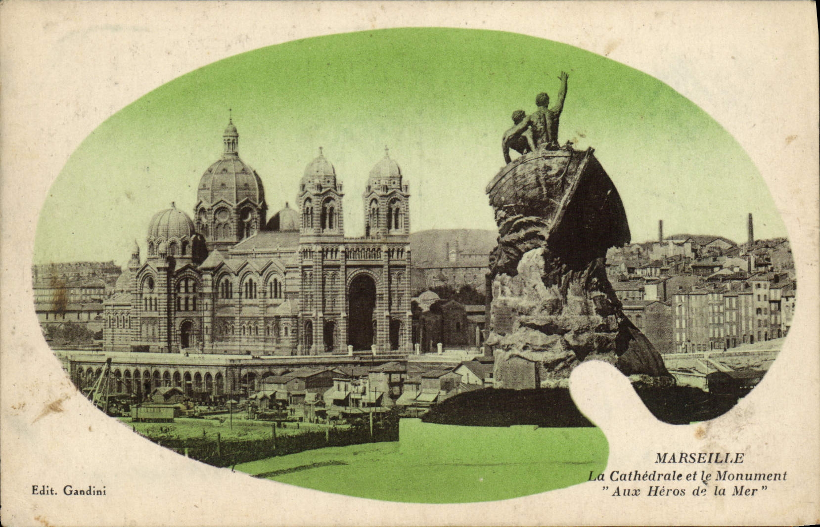 CPA Marseille La Cathedrale et le Monument Aux Heros de la mer