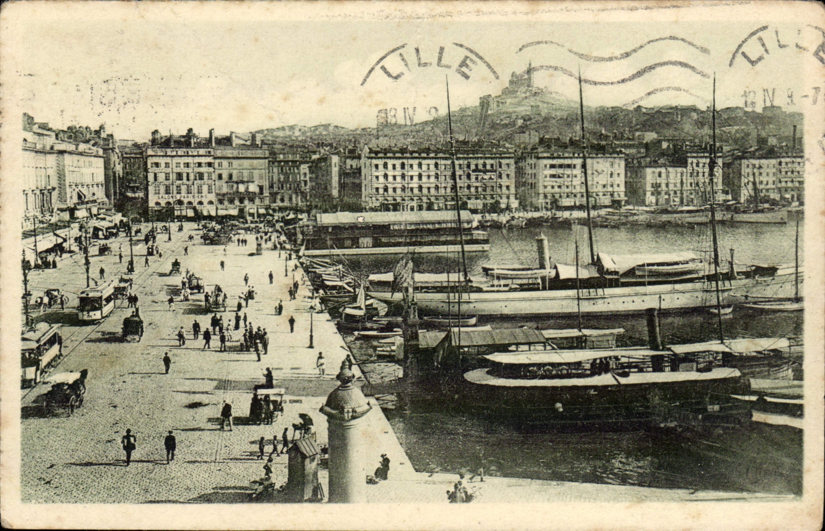 CPA Marseille Le Quai des Belges et Notre Dame de la Garde Bateaux