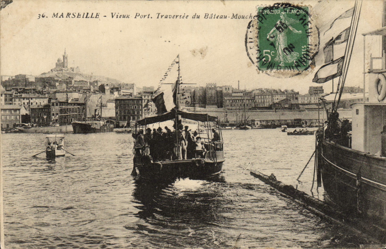 CPA Marseille Vieux Port Traversee du bateau mouche