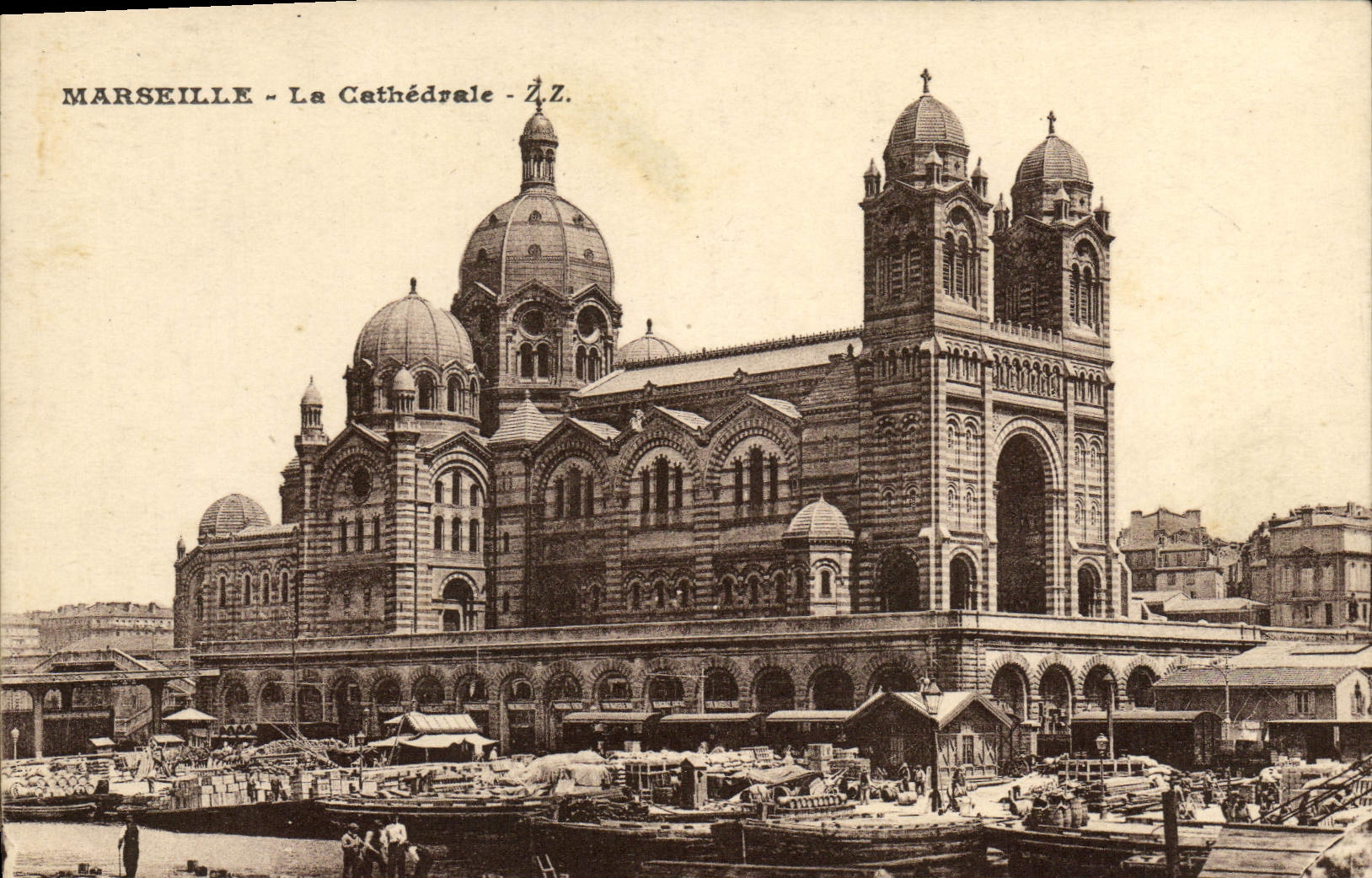 CPA Marseille La Cathedrale Bateaux
