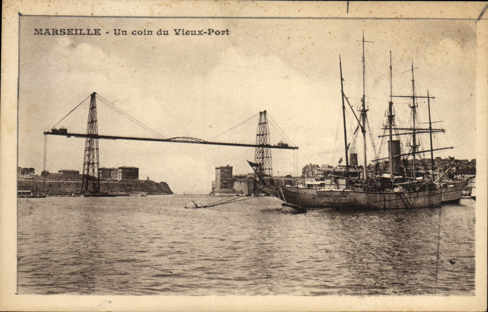 CPA Marseille Un coin du Vieux Port Bateau