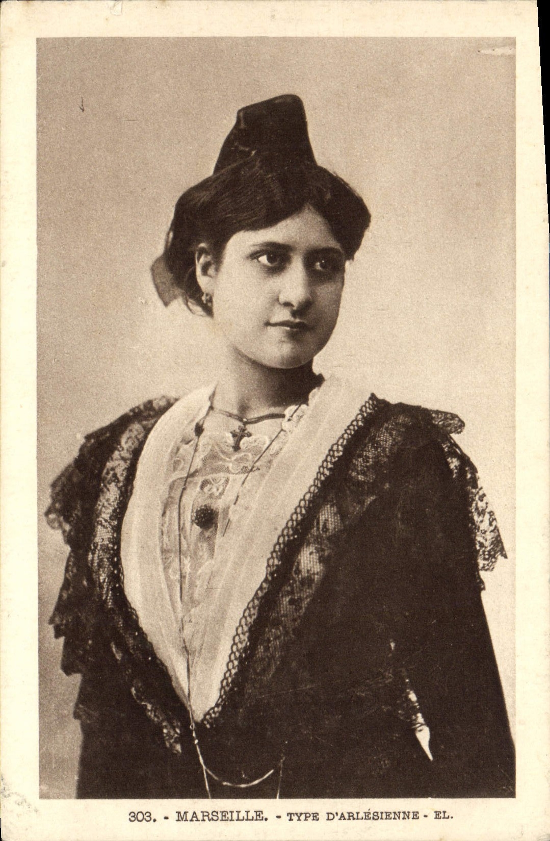 VINTAGE POSTCARD Standard Marseilles of Arlesienne Folklore