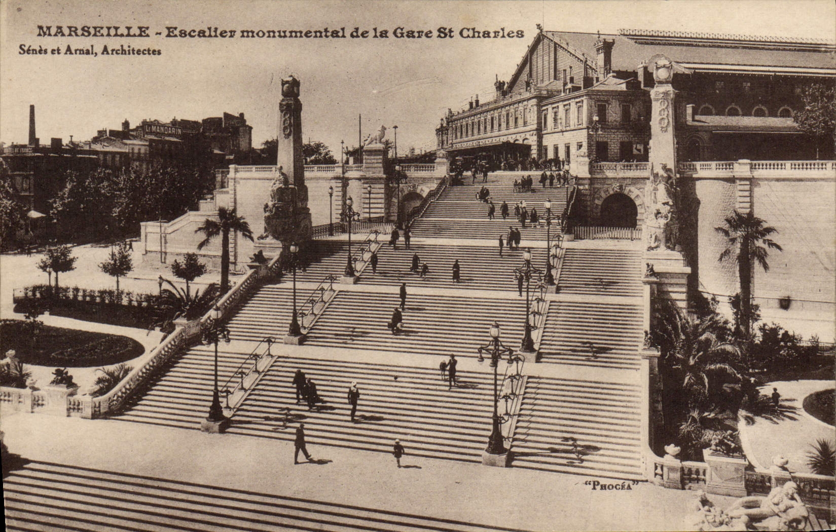 CPA Marseille Escalier monumental de la Gare St Charles 