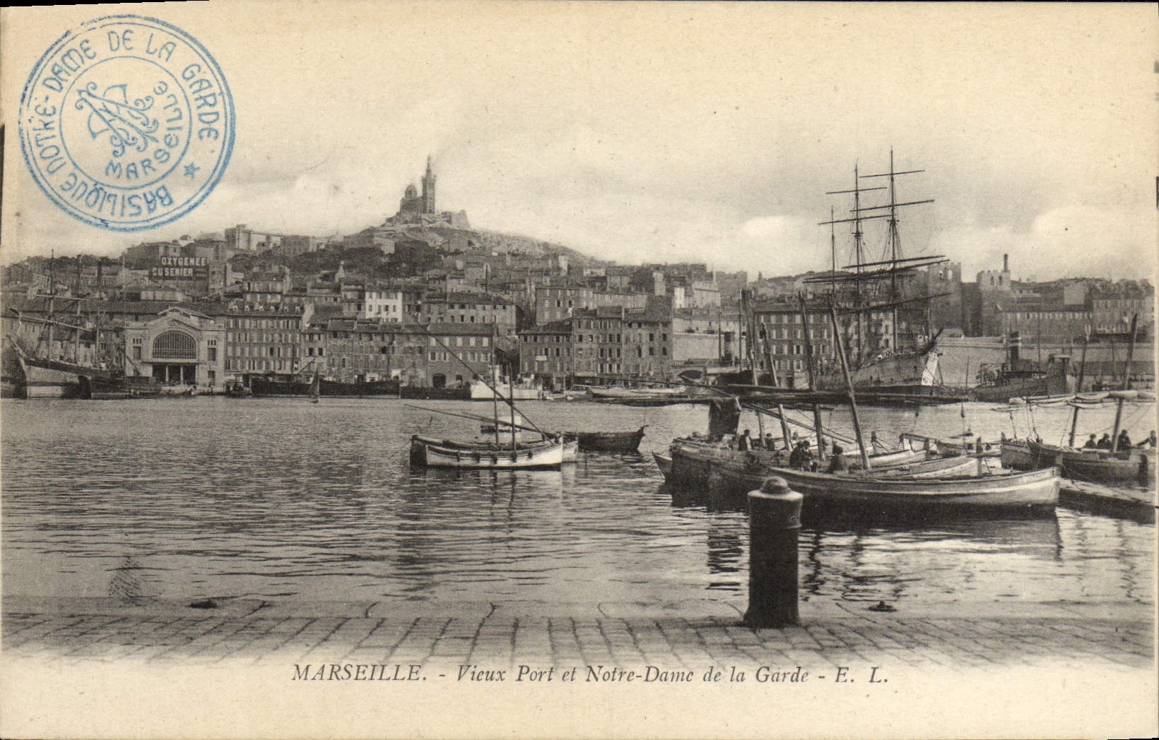 CPA Marseille Vieux port et notre dame de la garde Bateaux