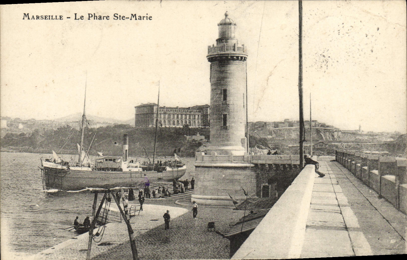 CPA Marseille Le phare Ste Marie Bateau