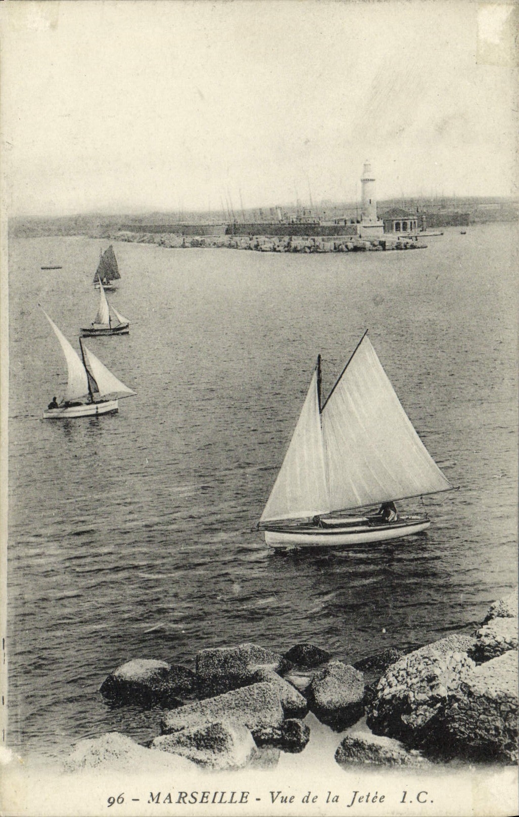 CPA Marseille Vue de la jetee Bateau