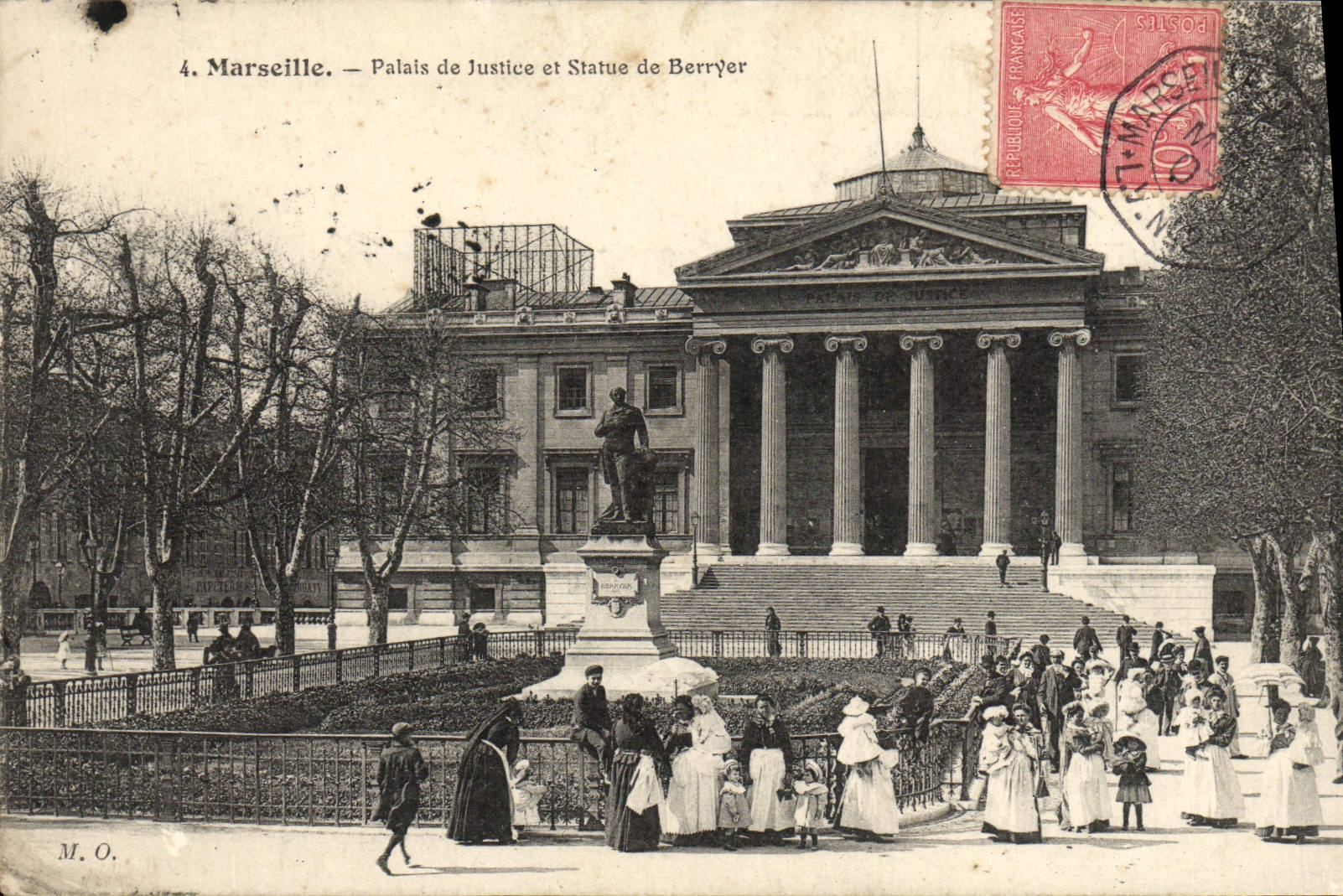 CPA Marseille Palais de justice et statue de Berryer Nourrices