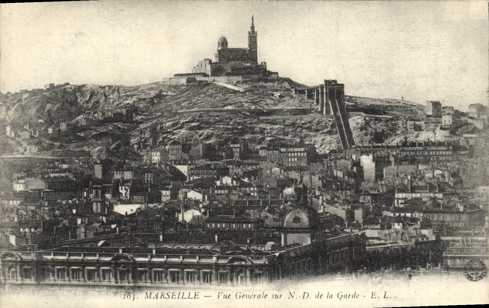 CPA Marseille Vue generale sur ND de la garde
