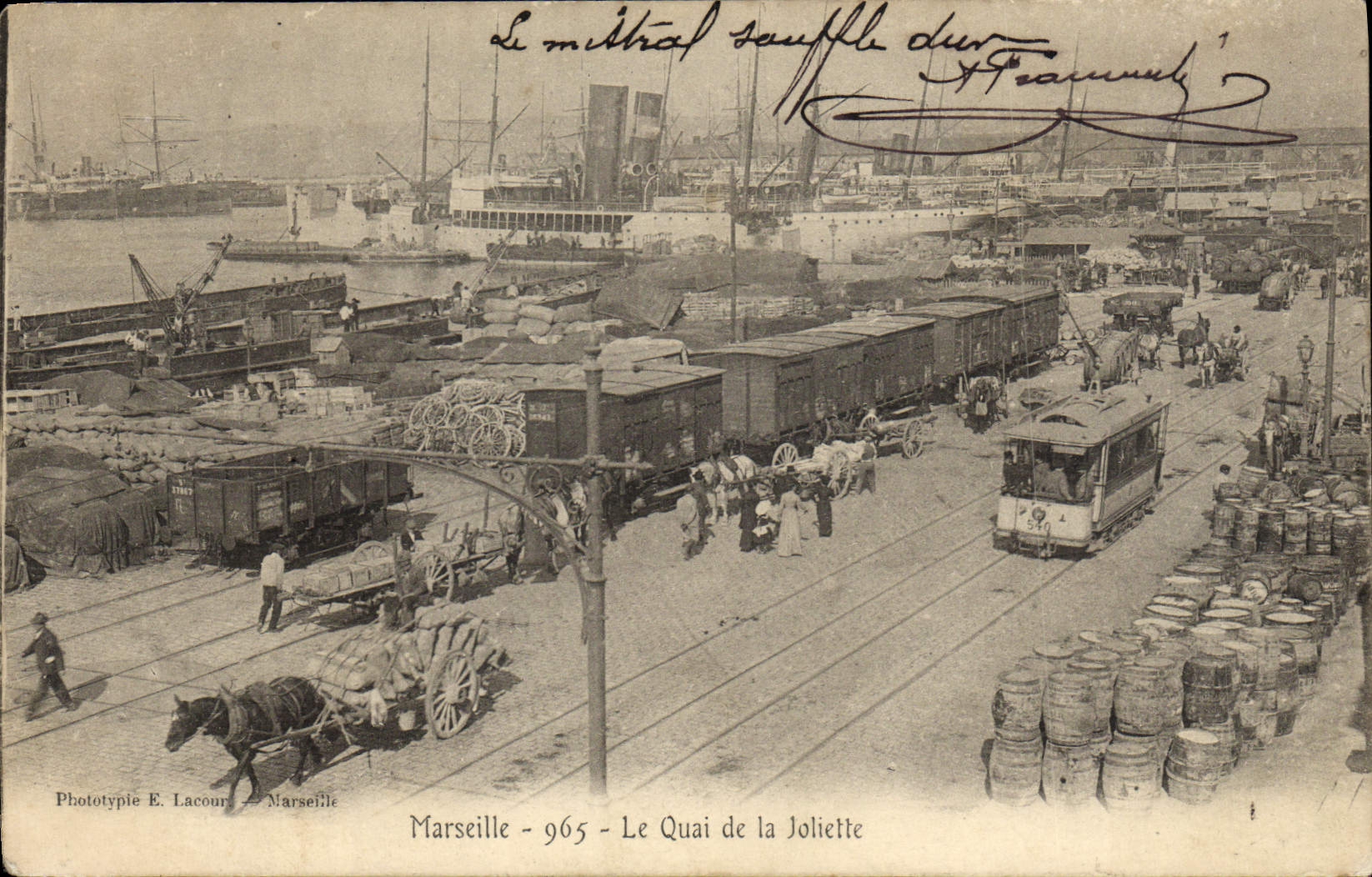 CPA Marseille Le quai de la Joliette Bateaux Tramway