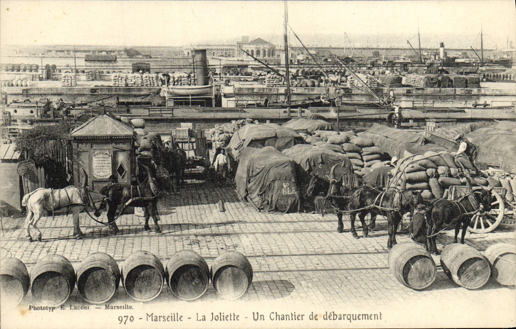 CPA Marseille La joliette un chantier de debarquement