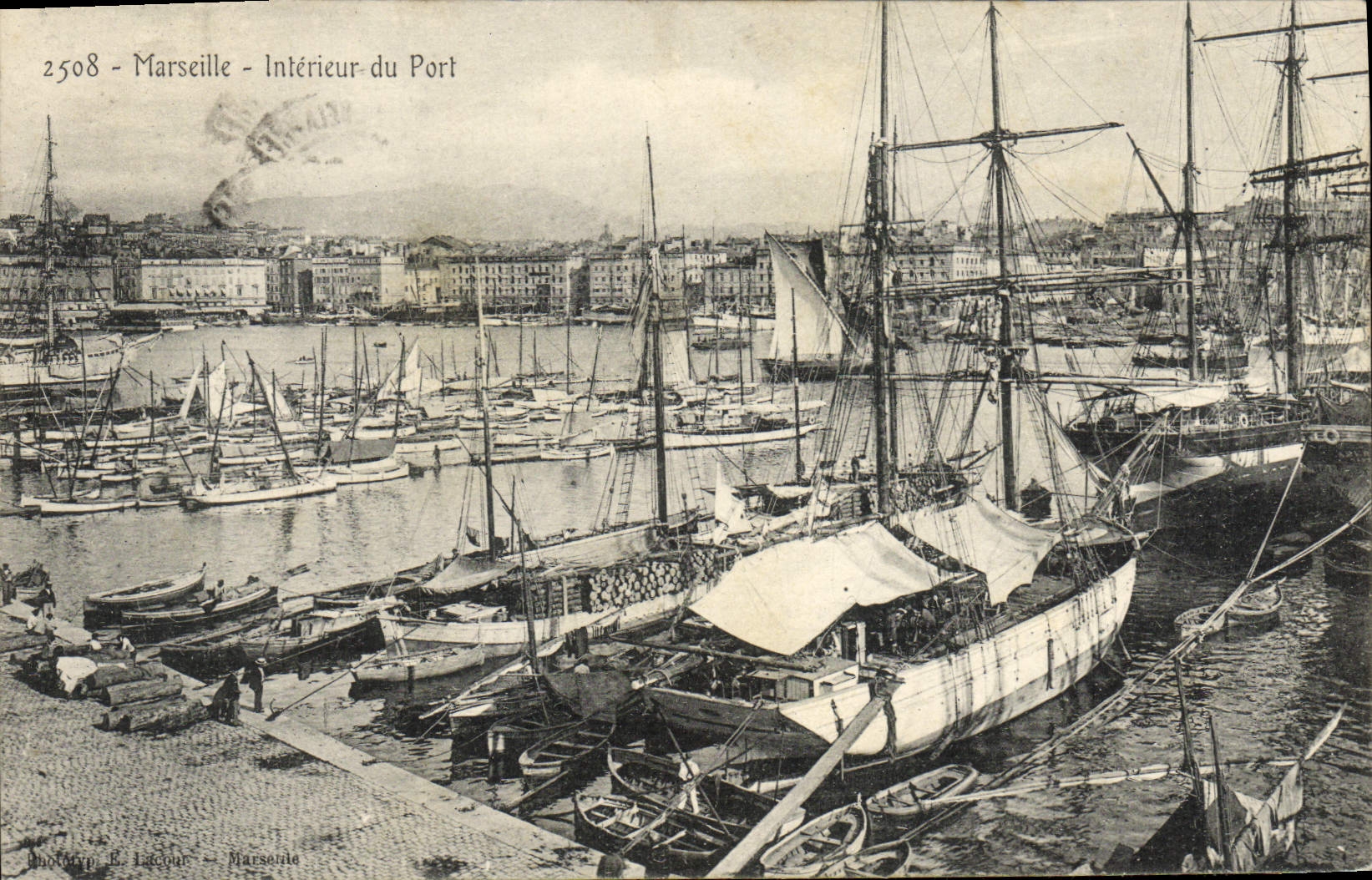 POSTAL Marsella interior de la VENDIMIA de los barcos de navegación portuarios