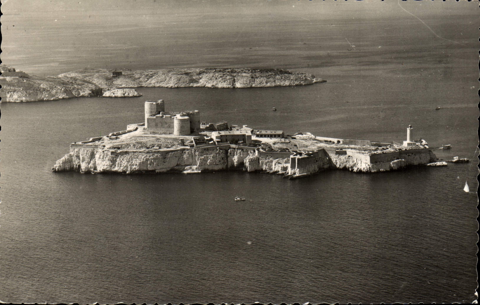 CPA Marseille Sur les routes du ciel vue generale du chateau d'if et des iles du Frioul