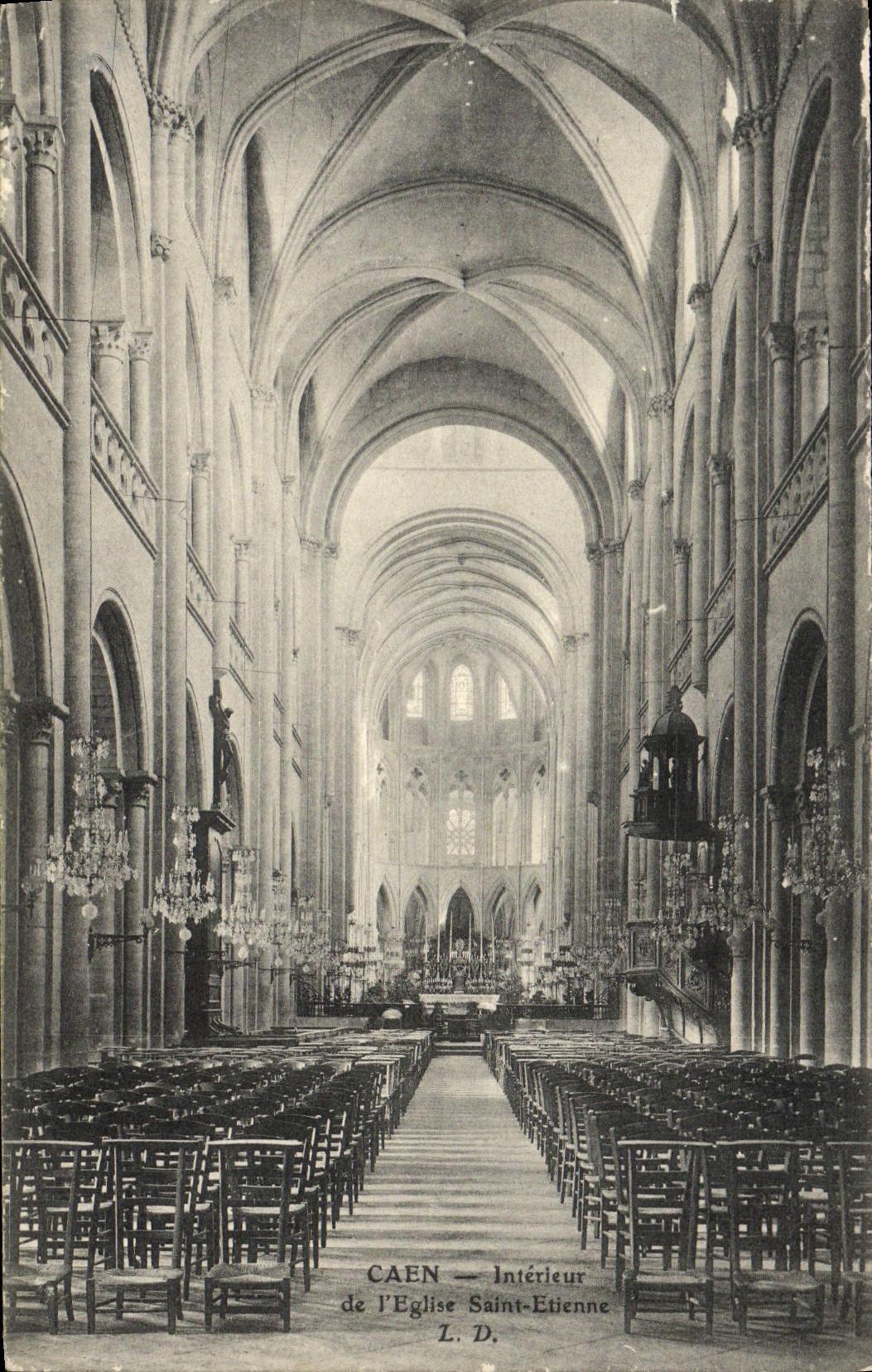 CPA Caen Interieur de l'eglise Saint Etienne