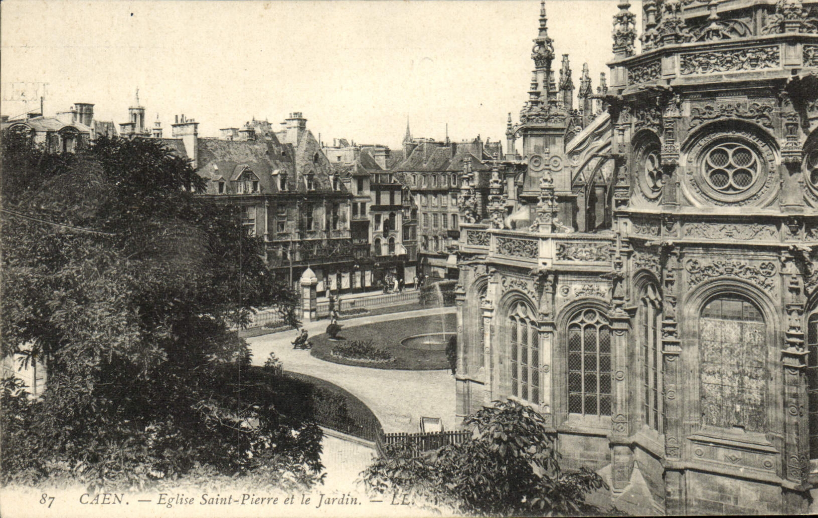 CPA Caen Abside de L'Eglise Saint Pierre et le Jardin