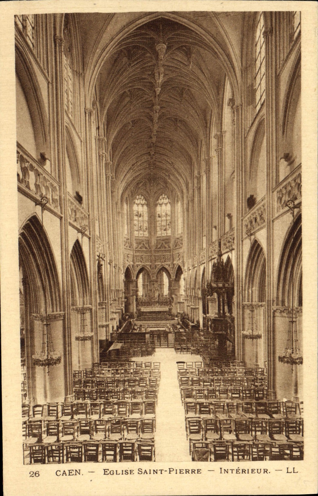 CPA Caen L'Eglise Saint Pierre Interieur