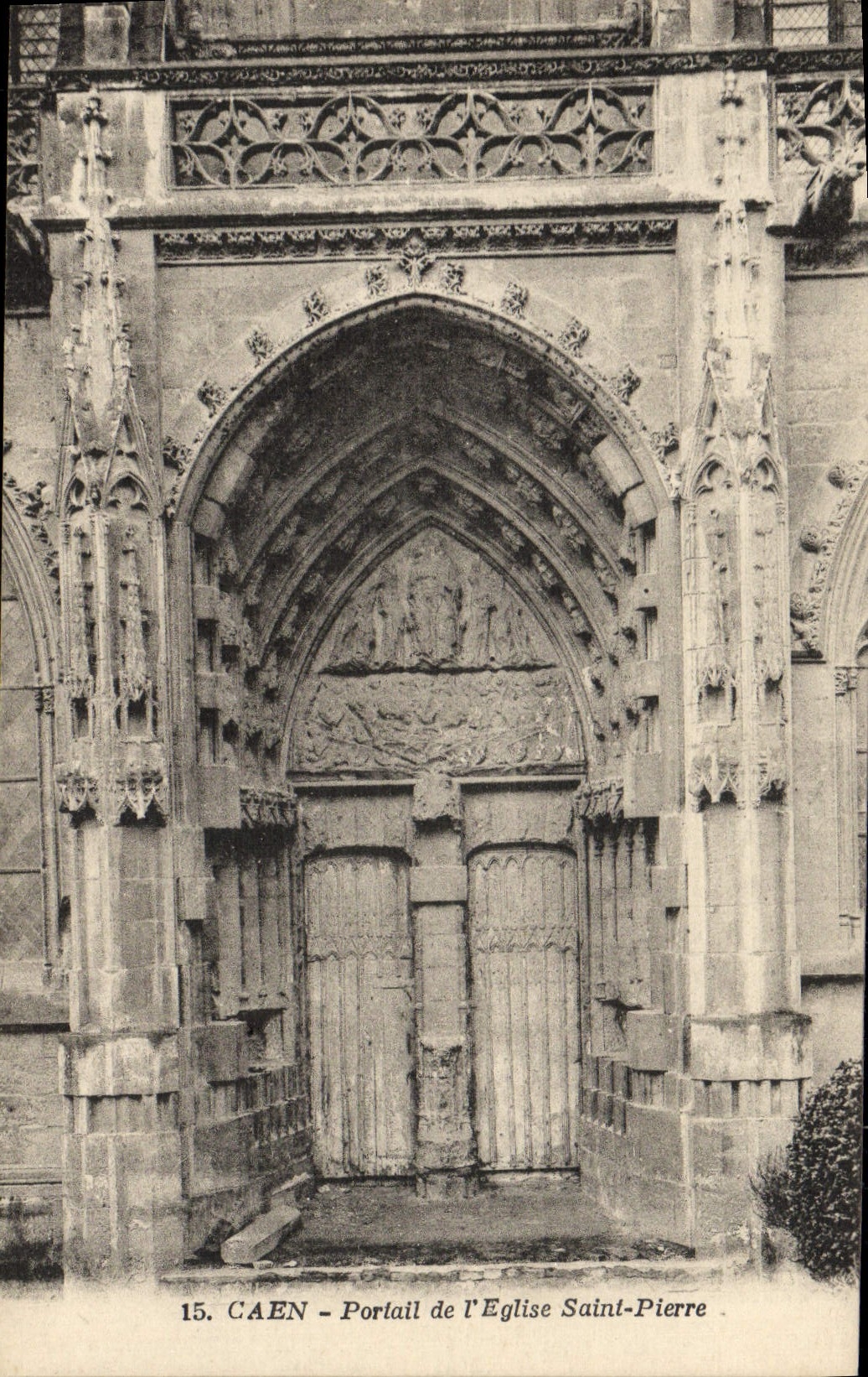 CPA Caen Portail de L'eglise Saint Pierre