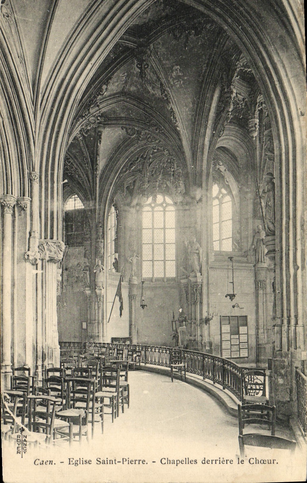 CPA Caen L'Eglise Saint Pierre Chapelles Derriere le Choeur