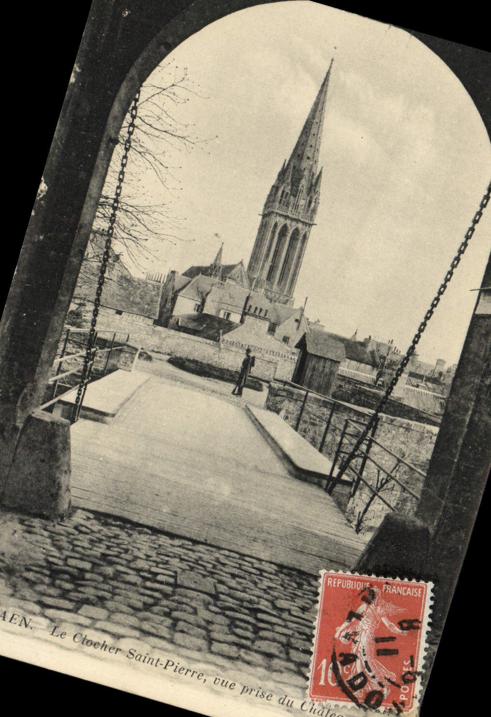 CPA Caen Le Clocher Saint Pierre Vue prise du chateau