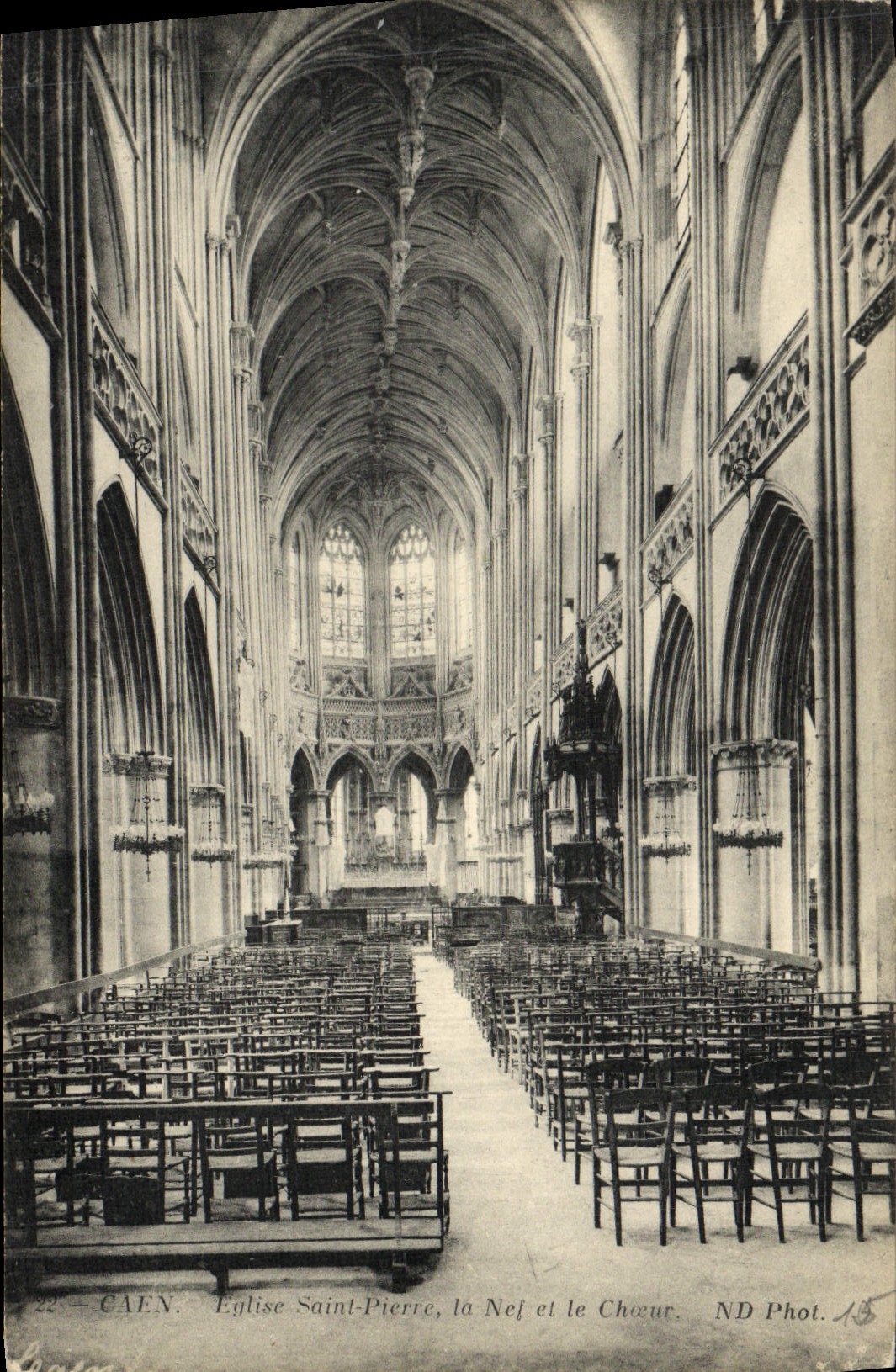 CPA Caen Le Clocher Saint Pierre la Nef et le Choeur