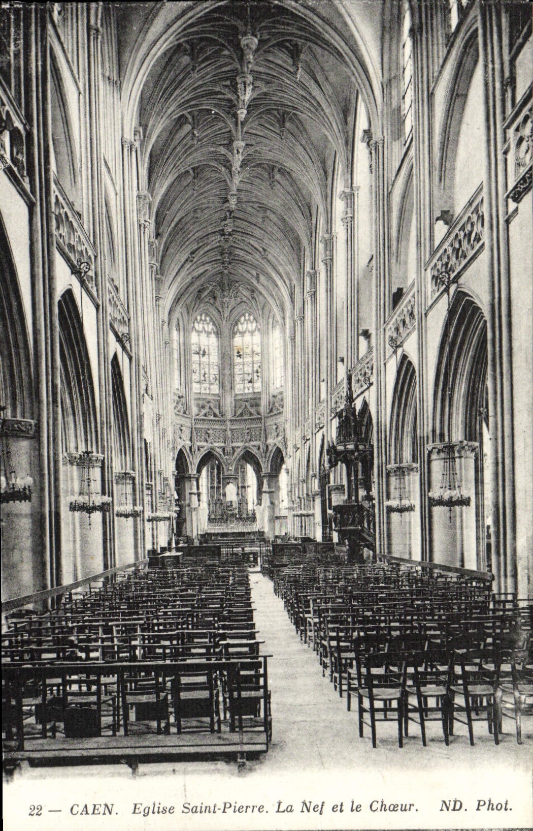 CPA Caen Le Clocher Saint Pierre la Nef et le Choeur