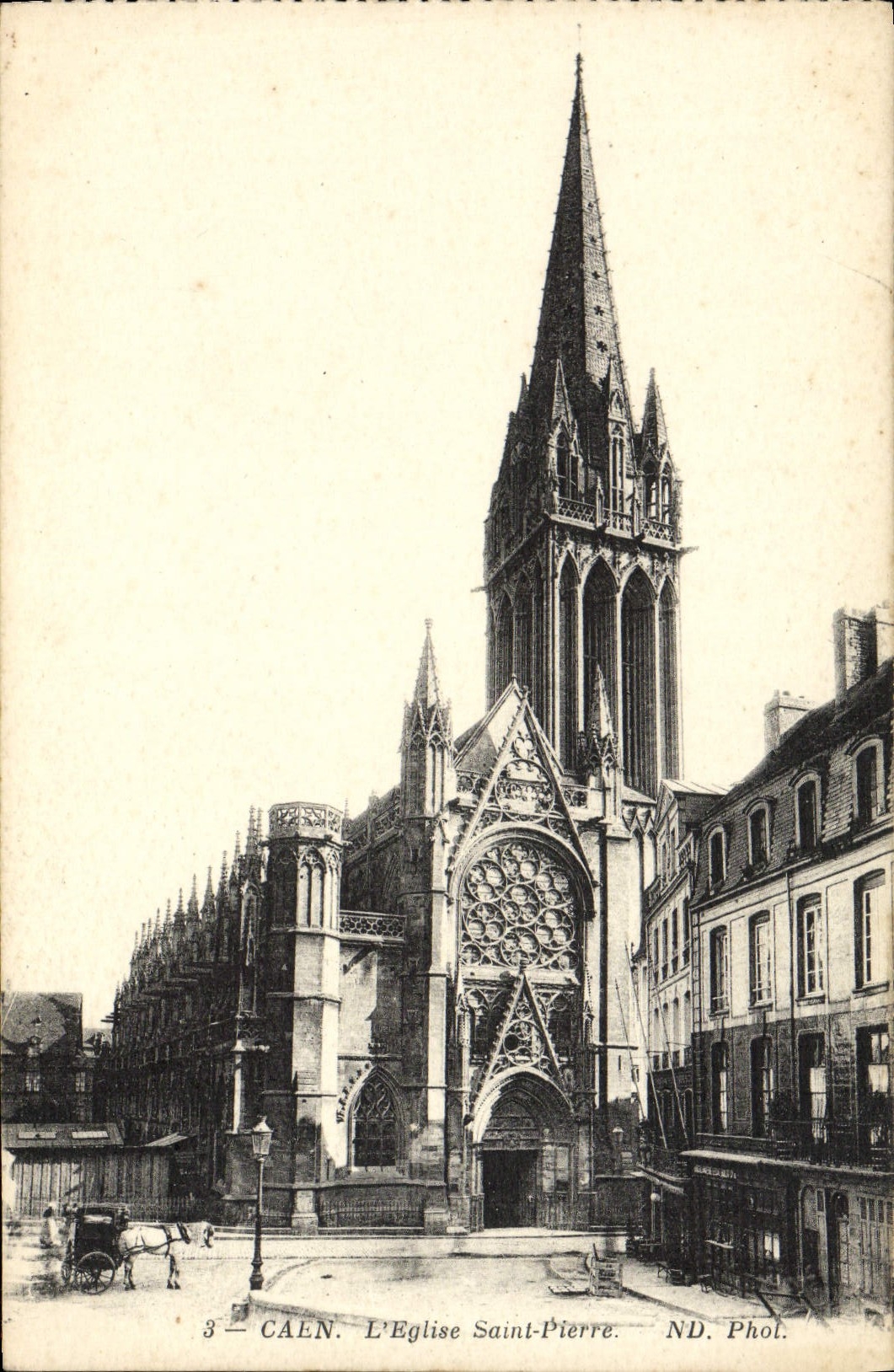 CPA Caen Le Clocher Saint Pierre 