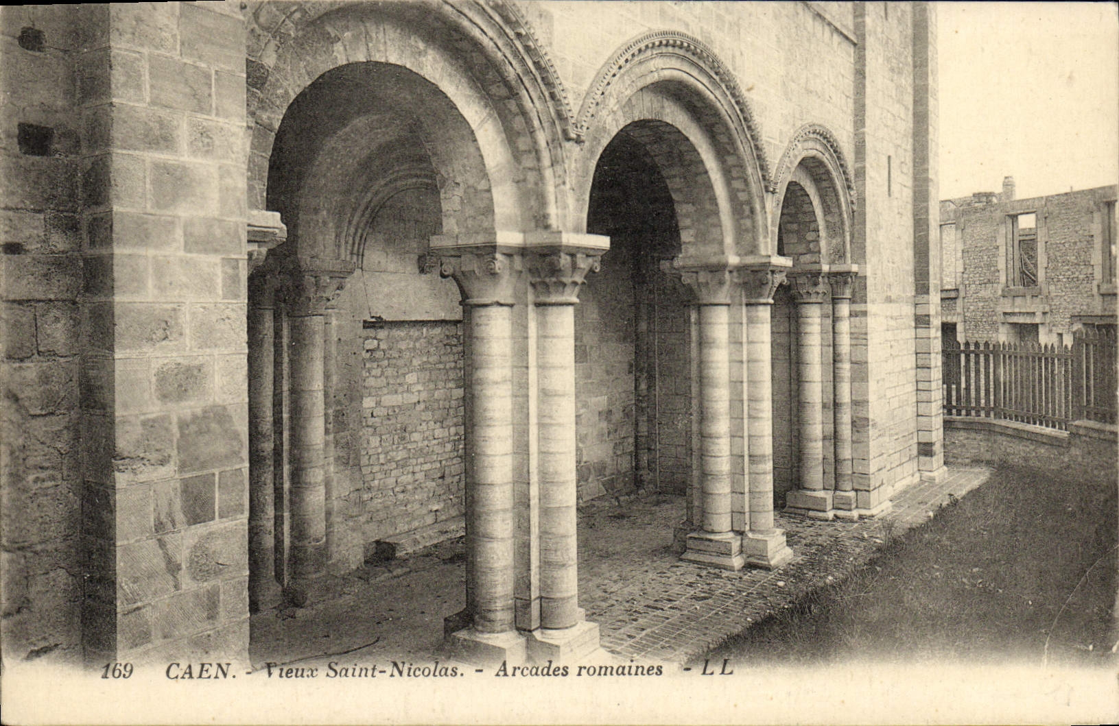 VINTAGE POSTCARD Caen Old Nicolas Roman Arcades
