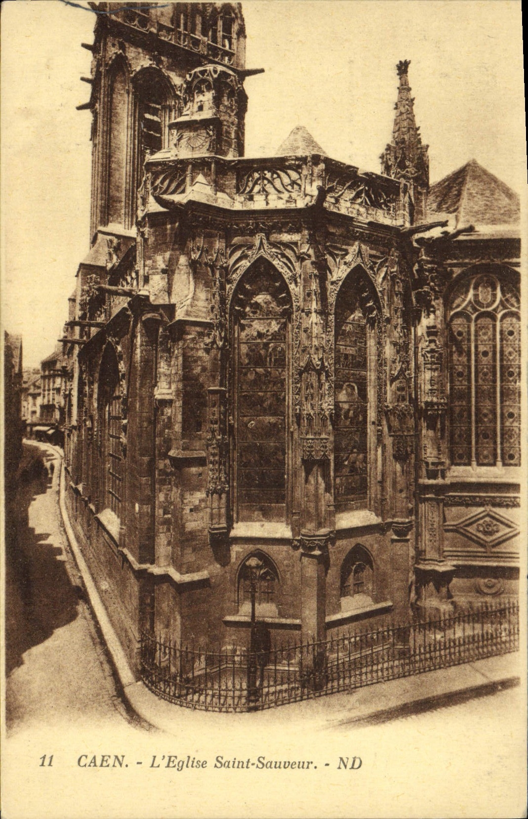 CPA Caen L'Eglise Saint Sauveur