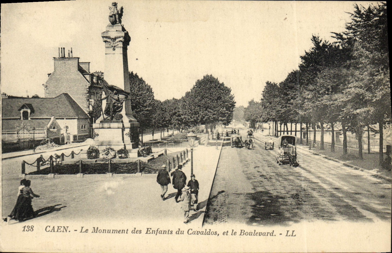 Monumento de Caen de la POSTAL de la VENDIMIA de los niños del Apple-brandy y del bulevar