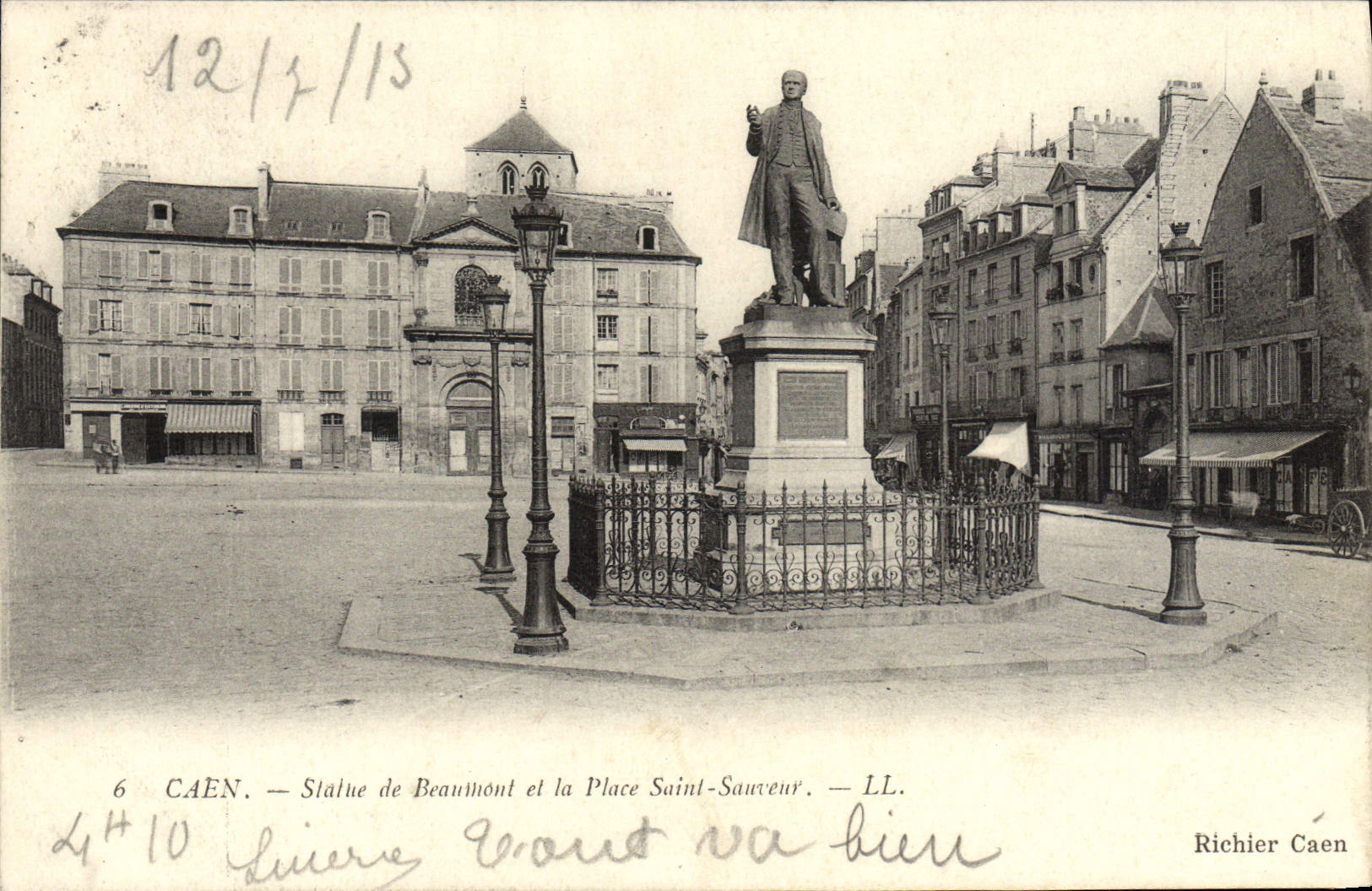 CPA Caen La Statue de Beaumont et la Place Saint Sauveur
