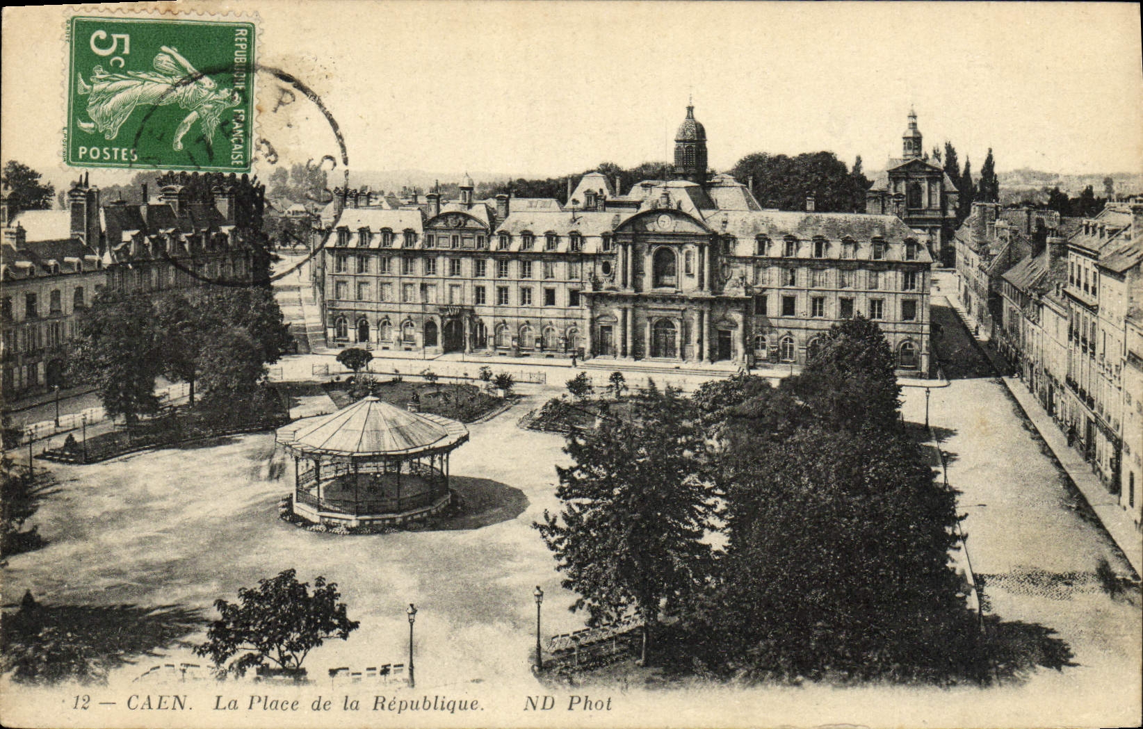 CPA Caen La Place de la Republique
