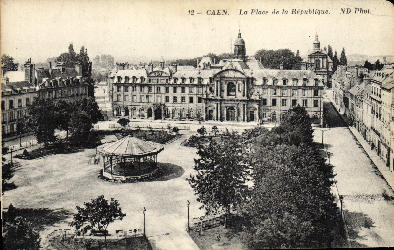 CPA Caen La Place de la Republique