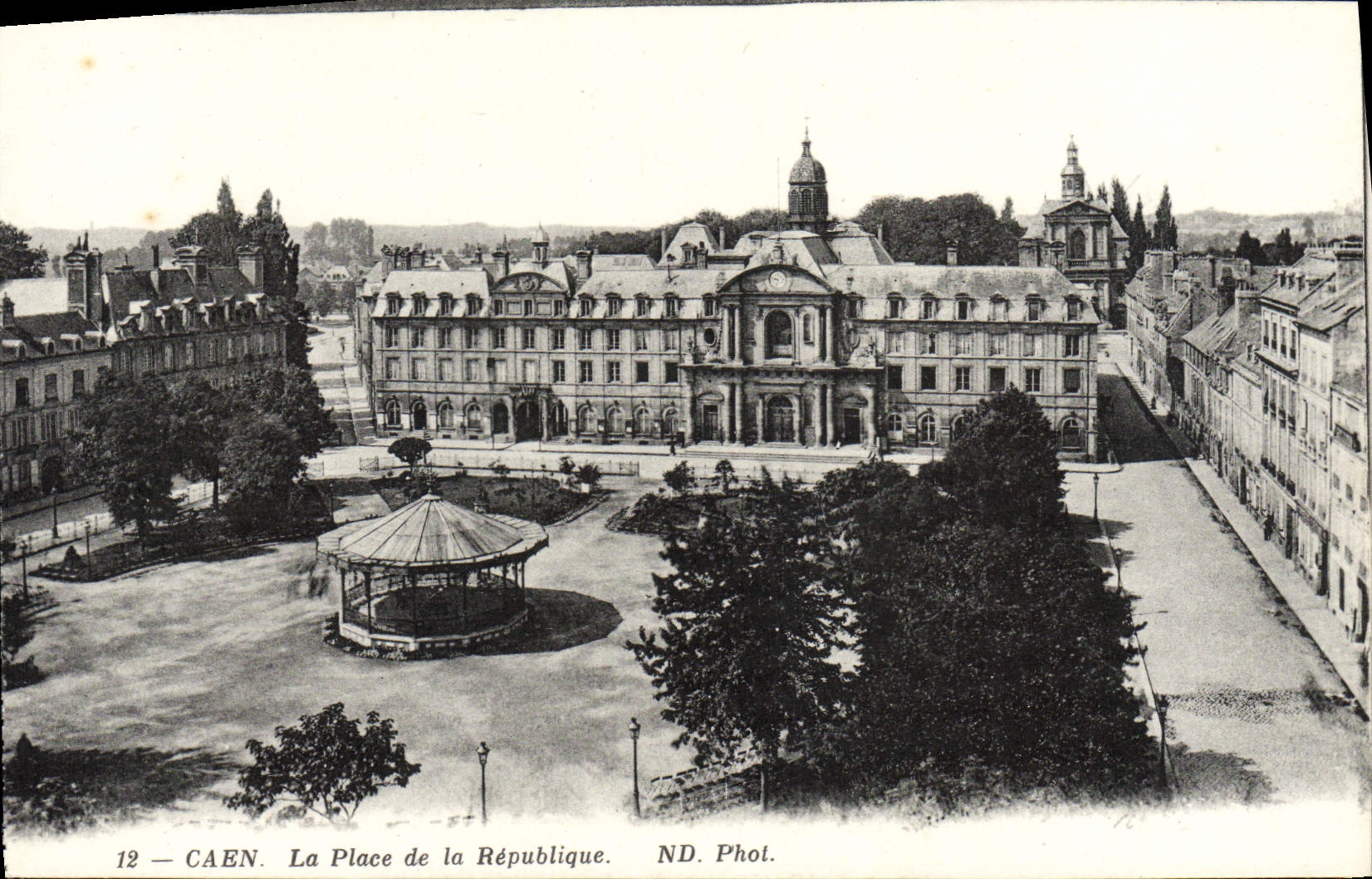 CPA Caen La Place de la Republique