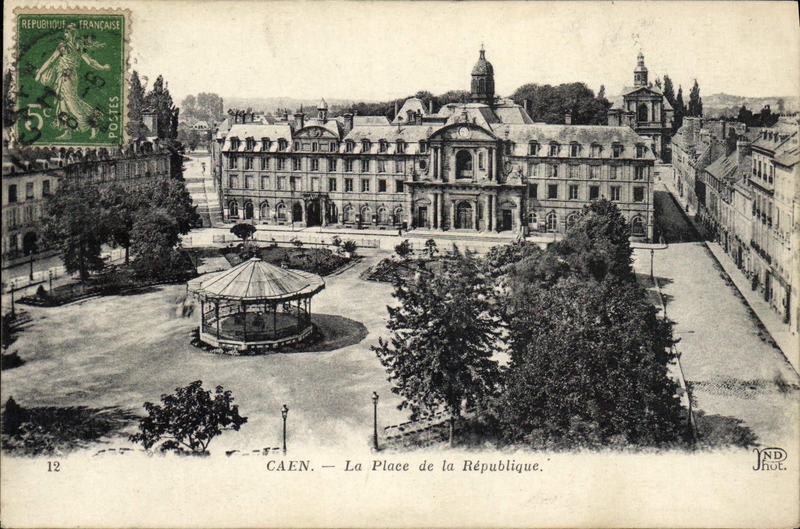 CPA Caen La Place de la Republique